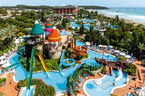 Lees alles over Hotel AQI Pegasos Royal in de plaats Alanya op Turkse Rivièra voor je vakantie in 2027