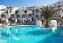 Lees alles over Hotel Aegean Plaza in de plaats Kamari op Santorini voor je vakantie in 2027