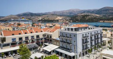 Lees alles over Hotel Aenos  in de plaats Argostoli op Kefalonia voor je vakantie in 2025