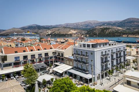 Lees alles over Hotel Aenos  in de plaats Argostoli op Kefalonia voor je vakantie in 2025