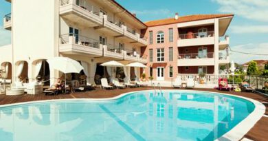 Lees alles over Hotel Ammos Bay  in de plaats Ammoudia op Epirus voor je vakantie in 2025