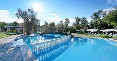 Lees alles over Hotel Apollo Palace in de plaats Messonghi op Corfu voor je vakantie in 2027