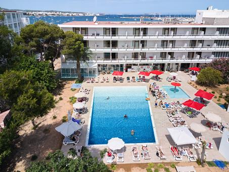Lees alles over Hotel Arenal  in de plaats San Antonio op Ibiza voor je vakantie in 2025