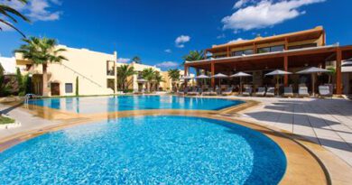 Lees alles over Hotel Atlantis Beach in de plaats Rethymnon op Kreta voor je vakantie in 2027