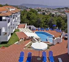 Lees alles over Hotel Atrium Alonissos  in de plaats Patitiri op Alonissos voor je vakantie in 2025