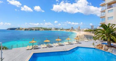 Lees alles over Hotel Bahia Principe Sunlight Coral Playa  in de plaats Magaluf op Mallorca voor je vakantie in 2025