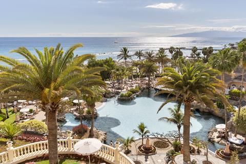 Lees alles over Hotel Bahia del Duque  in de plaats Costa Adeje op Tenerife voor je vakantie in 2025