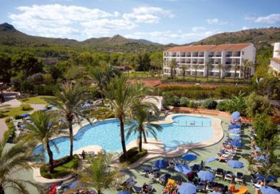 Lees alles over Hotel Beach Club Font de Sa Cala in de plaats Font De Sa Cala op Mallorca voor je vakantie in 2027
