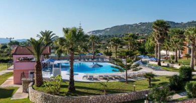 Lees alles over Hotel Bessie's Village  in de plaats Svoronata op Kefalonia voor je vakantie in 2025