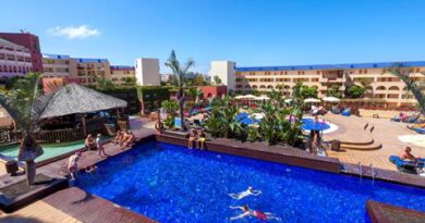 Lees alles over Hotel Best Jacaranda in de plaats Costa Adeje op Tenerife voor je vakantie in 2027