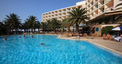 Lees alles over Hotel Calimera Sirens Beach  in de plaats Malia op Kreta voor je vakantie in 2025