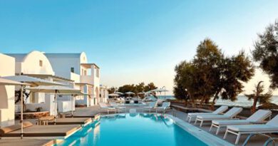 Lees alles over Hotel Costa Grand Resort & Spa in de plaats Kamari op Santorini voor je vakantie in 2027