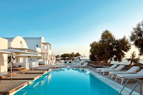 Lees alles over Hotel Costa Grand Resort & Spa in de plaats Kamari op Santorini voor je vakantie in 2027