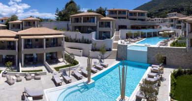 Lees alles over Hotel Crystal Waters  in de plaats Nikiana op Lefkas voor je vakantie in 2025