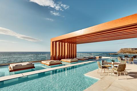 Lees alles over Hotel Enorme Santanna Island  in de plaats Sissi op Kreta voor je vakantie in 2025