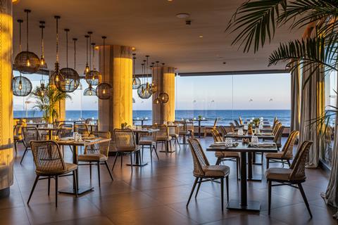 Lees alles over Hotel Faro a Lopesan Collection Hotel in de plaats Meloneras op Gran Canaria voor je vakantie in 2027