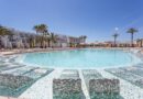 Lees alles over Hotel Grand Palladium White Island in de plaats Playa d'en Bossa op Ibiza voor je vakantie in 2027