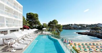 Lees alles over Hotel Grupotel Ibiza Beach Resort  in de plaats Portinatx op Ibiza voor je vakantie in 2025