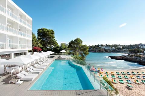 Lees alles over Hotel Grupotel Ibiza Beach Resort  in de plaats Portinatx op Ibiza voor je vakantie in 2025