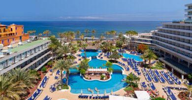 Lees alles over Hotel H10 Conquistador in de plaats Playa de Las Americas op Tenerife voor je vakantie in 2027