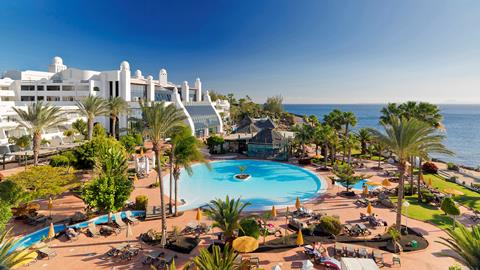 Lees alles over Hotel H10 Timanfaya Palace in de plaats Playa Blanca op Lanzarote voor je vakantie in 2027