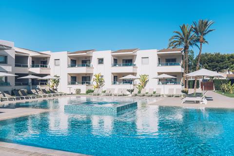 Lees alles over Hotel Iberostar Selection Playa de Muro Village  in de plaats Playa de Muro op Mallorca voor je vakantie in 2025