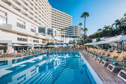 Lees alles over Hotel Iberostar Waves Bouganville Playa in de plaats Costa Adeje op Tenerife voor je vakantie in 2027
