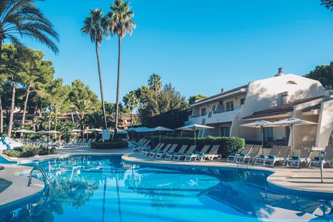 Lees alles over Hotel Iberostar Waves Pinos Park  in de plaats Font De Sa Cala op Mallorca voor je vakantie in 2025