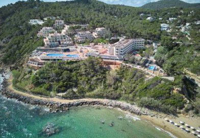 Lees alles over Hotel Invisa Cala Verde in de plaats Es Figueral op Ibiza voor je vakantie in 2027