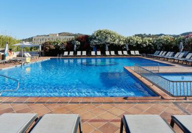 Lees alles over Hotel Invisa Es Pla in de plaats San Antonio op Ibiza voor je vakantie in 2027