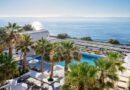 Lees alles over Hotel Kamari Beach in de plaats Kamari op Santorini voor je vakantie in 2027
