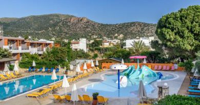 Lees alles over Hotel Katrin Hotel & Bungalows  in de plaats Stalis op Kreta voor je vakantie in 2025