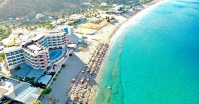 Lees alles over Hotel Konstantinos Palace in de plaats Pigadia op Karpathos voor je vakantie in 2027
