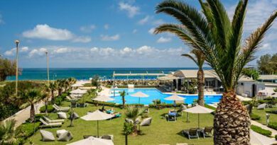 Lees alles over Hotel Marinos Beach  in de plaats Rethymnon op Kreta voor je vakantie in 2025
