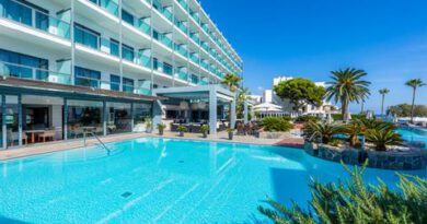 Lees alles over Hotel Marins Suites  in de plaats Cala Millor op Mallorca voor je vakantie in 2025