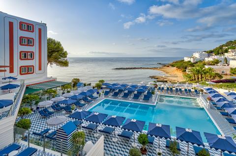 Lees alles over Hotel Mongibello  in de plaats Santa Eulalia op Ibiza voor je vakantie in 2025
