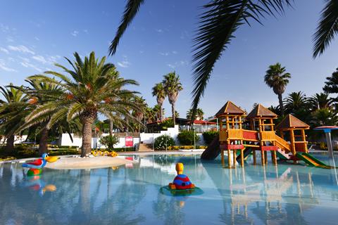 Lees alles over Hotel Occidental Menorca in de plaats Punta Prima op Menorca voor je vakantie in 2027