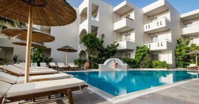 Lees alles over Hotel Parasol Luxury Suites in de plaats Pigadia op Karpathos voor je vakantie in 2027