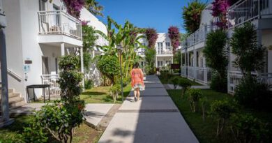 Lees alles over Hotel Petunya Beach in de plaats Ortakent op Egeïsche Kust voor je vakantie in 2027