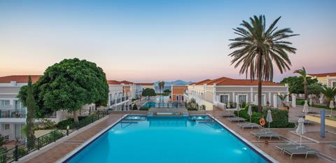 Lees alles over Hotel Porto Bello Royal  in de plaats Kardamena op Kos voor je vakantie in 2025