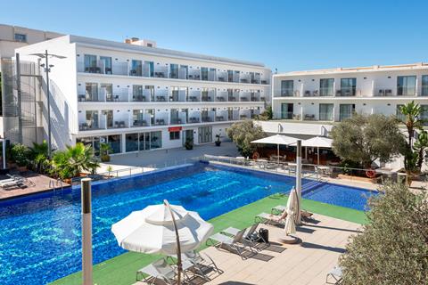 Lees alles over Hotel Puchet  in de plaats San Antonio op Ibiza voor je vakantie in 2025
