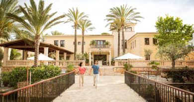 Lees alles over Hotel ROBINSON Cala Serena  in de plaats Cala d'Or op Mallorca voor je vakantie in 2025