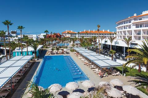 Lees alles over Hotel Riu Arecas in de plaats Costa Adeje op Tenerife voor je vakantie in 2027