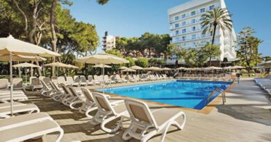 Lees alles over Hotel Riu Festival  in de plaats Playa de Palma op Mallorca voor je vakantie in 2025
