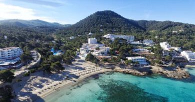 Lees alles over Hotel Sandos El Greco  in de plaats Portinatx op Ibiza voor je vakantie in 2025