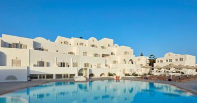 Lees alles over Hotel Santorini Palace  in de plaats Fira op Santorini voor je vakantie in 2025