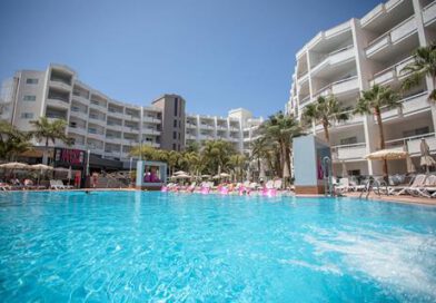 Lees alles over Hotel Servatur Don Miguel  in de plaats Playa del Inglés op Gran Canaria voor je vakantie in 2025