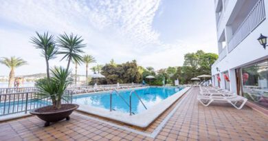 Lees alles over Hotel Ses Savines  in de plaats San Antonio op Ibiza voor je vakantie in 2025