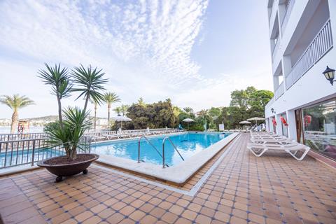 Lees alles over Hotel Ses Savines  in de plaats San Antonio op Ibiza voor je vakantie in 2025