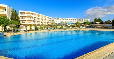 Lees alles over Hotel Sovereign Beach Hotel in de plaats Kardamena op Kos voor je vakantie in 2027